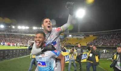 Sebastián Viera y Teófilo Gutiérrez.