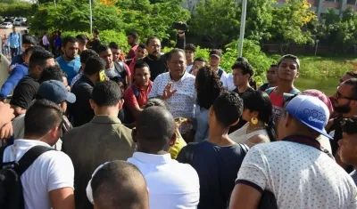 Estudiantes de la Universidad del Atlántico debaten fallida elección de Consejo Superior.