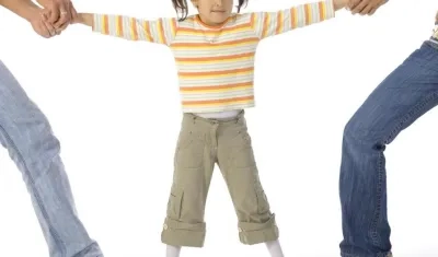 Ilustración de hijos de padres separados.