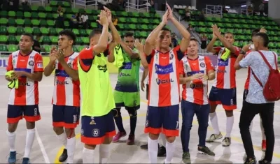 Jugadores del Independiente Barranquilla celebran tras un partido. 