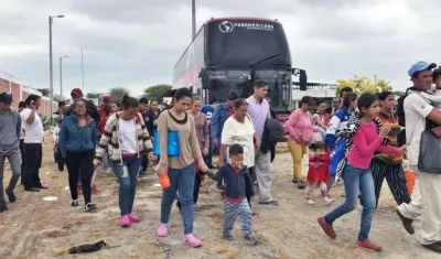 Inmigrantes venezolanos ingresando a Perú
