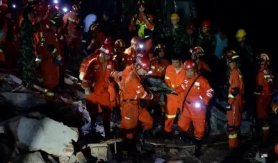 Los equipos de rescate.