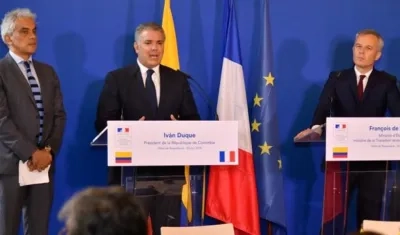 Ministro de Ambiente y el Presidente Duque con el titular francés de la cartera ambiental.