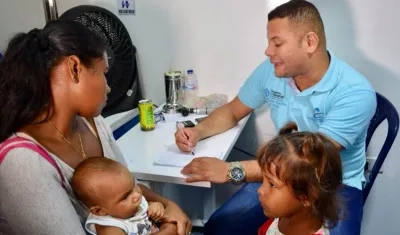 Atención a las familias en el programa Salutón de la Alcaldía de Soledad.