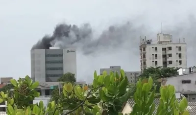 Así se vio la Clínica la Merced después de las 10:30 de la mañana por el incendio.
