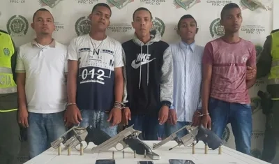 Los cinco capturados.