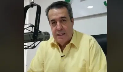 Una de las últimas imágenes de Édgar Artunduaga, periodista colombiano fallecido este miércoles en Neiva.