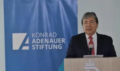 El Canciller, Carlos Holmes Trujillo.