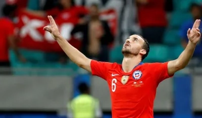  El jugador de Chile José Fuenzalida celebra un gol.