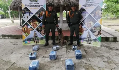 Rambo, al lado de sus nuevas incautaciones. 