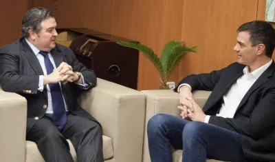 El embajador Richard Duke y el presidente de España, Pedro Sánchez.