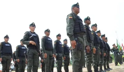 Hombres y mujeres del Grupo GOES.