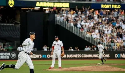Aaron Judge anota una carrera. 
