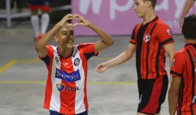 El sub-18 Daniel Ronaldo Díaz, quien marcó dos goles.