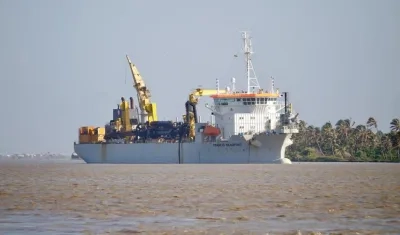 Draga Francis Beaufort, en el Río Magdalena.