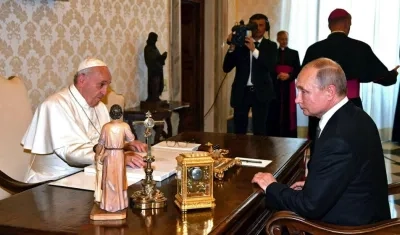 Imagen de la reunión entre el Papa Francisco y el Presidente Putin.