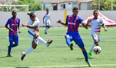 Acción del partido de la Escuela Barranquillera vs. Las Palmas San Lorenzo.