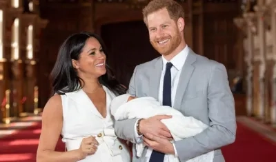 Los duques de Sussex y su hijo Archie.