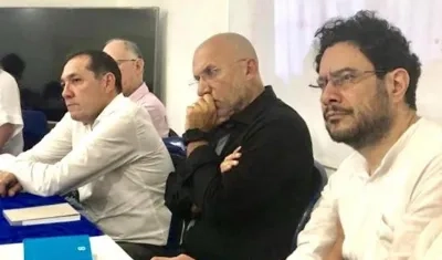 Los senadores de oposición Iván Cepeda, Antonio Sanguino y Roy Barreras