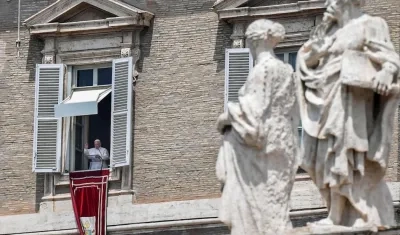 "Rezo por las víctimas", dijo el Papa en el Ángelus dominical.