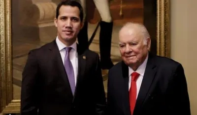Juan Guaidó y Enrique Iglesias, mediador de la Unión Europea.
