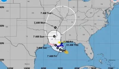 Fotografía cedida por el Centro Nacional de Huracanes (NHC) de Estados Unidos donde se muestra el pronóstico de cinco días de la tormenta tropical Barry durante su paso por la costa del Golfo de México.