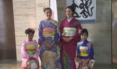 Kimono, prenda tradicional japonesa.