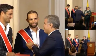 Robert Farah y Juan Sebastián Cabal reciben la condecoración del Presidente Duque.