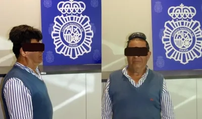 Fotografía del twitter de la Policía Nacional, que detuvo a un hombre en el Aeropuerto de El Prat (Barcelona), procedente de Bogotá, que ocultaba medio kilo de cocaína en el doble fondo de su peluquín.