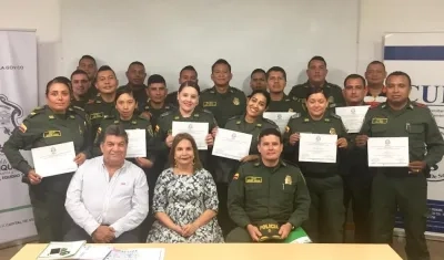 Dieciocho policías se certificaron en el curso de ‘Herramientas para la atención y orientación a mujeres víctimas de violencia de género’.