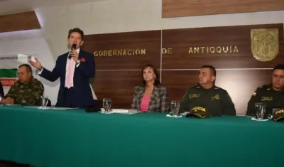 Luis Pérez Gutiérrez, gobernador de Antioquia, durante el consejo de seguridad.