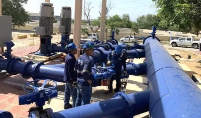 Labores de desinfección en el mega tanque.