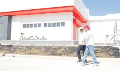 El secretario de Salud, Armando De La Hoz y el Gobernador Eduardo Verano.