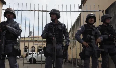 Fuerzas militares también han sido desplegadas en las inmediaciones de los centros penitenciarios.