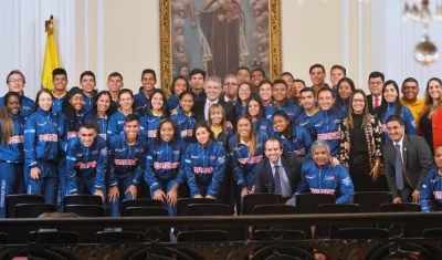 El Presidente Iván Duque, con la Selección Colombia de patinaje.