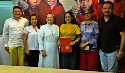 Tito Crissien, las rectoras de las Escuelas y Dagoberto Barraza.