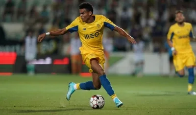 Luis Díaz en acción del partido. 