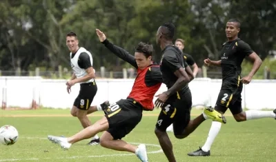 Luis Manuel Seijas durante un entrenamiento con Santa Fe.