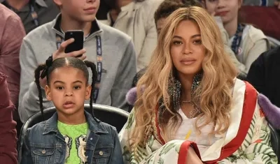 La cantante Beyoncé junto a su hija Blue Ivy.