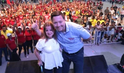 La candidata a la Gobernación, Elsa Noguera, y el aspirante a la Alcaldía de Soledad, William Torres.