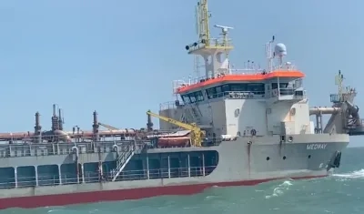 La draga 'Medway' no pudo pasar de Bocas de Ceniza.