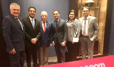 El Alcalde de Valledupar, Augusto Ramírez Uhia, con directivos de la Odebo.