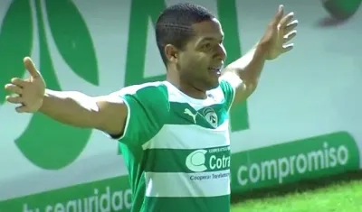 Ethan González, celebrando el segundo gol de la noche.