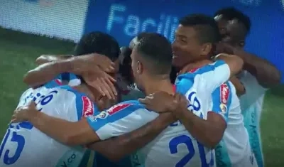 Jugadores del Junior celebrando el gol de Víctor Cantillo.