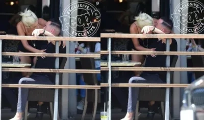 La cantante Lady Gaga y el ingeniero de sonido Dan Horton besándose.