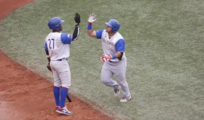 Cristian Correa celebra tras conectar cuadrangular.