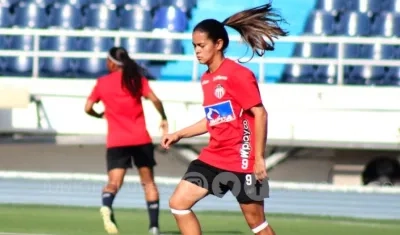 Karla Torres, atacante de las 'Tiburonas'.