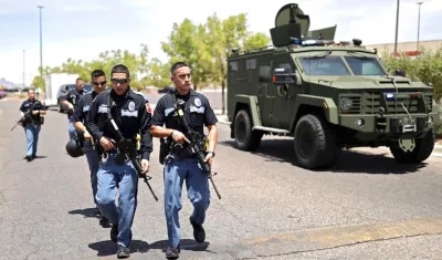 La Policía local controlando la zona de los hechos.