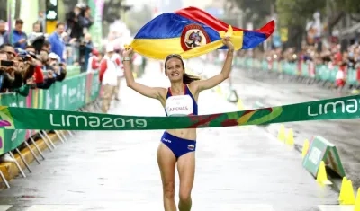 Momento en el que Sandra Arenas cruza la meta.