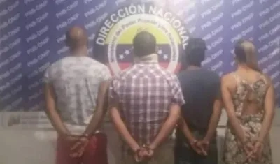 Actores y productora de la obra de teatro.